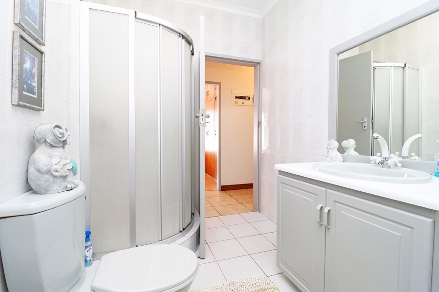 4 Bedroom Property for Sale in Helikonpark Gauteng