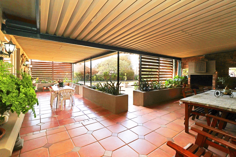 4 Bedroom Property for Sale in Helikonpark Gauteng