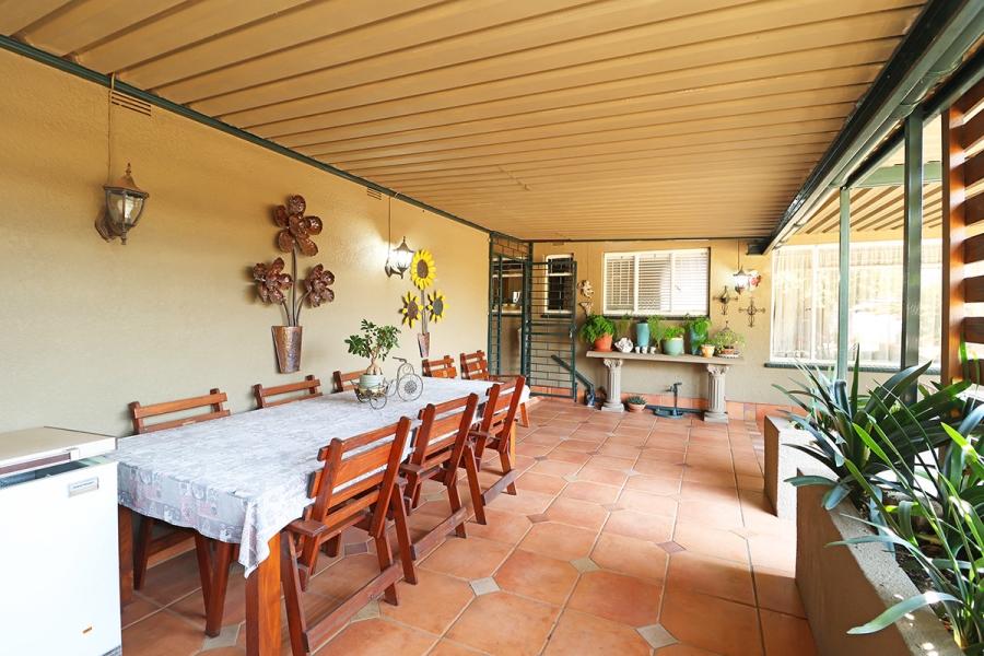 4 Bedroom Property for Sale in Helikonpark Gauteng