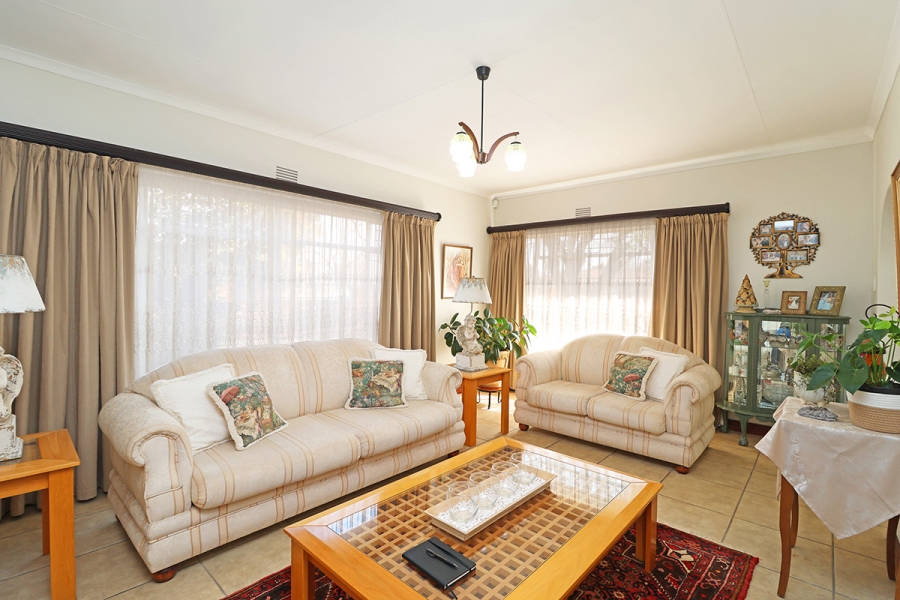 4 Bedroom Property for Sale in Helikonpark Gauteng