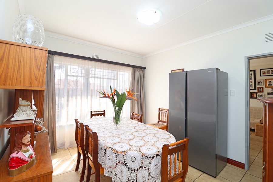 4 Bedroom Property for Sale in Helikonpark Gauteng