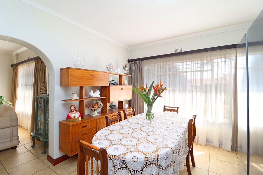 4 Bedroom Property for Sale in Helikonpark Gauteng