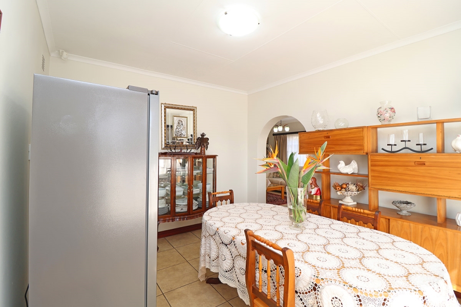 4 Bedroom Property for Sale in Helikonpark Gauteng