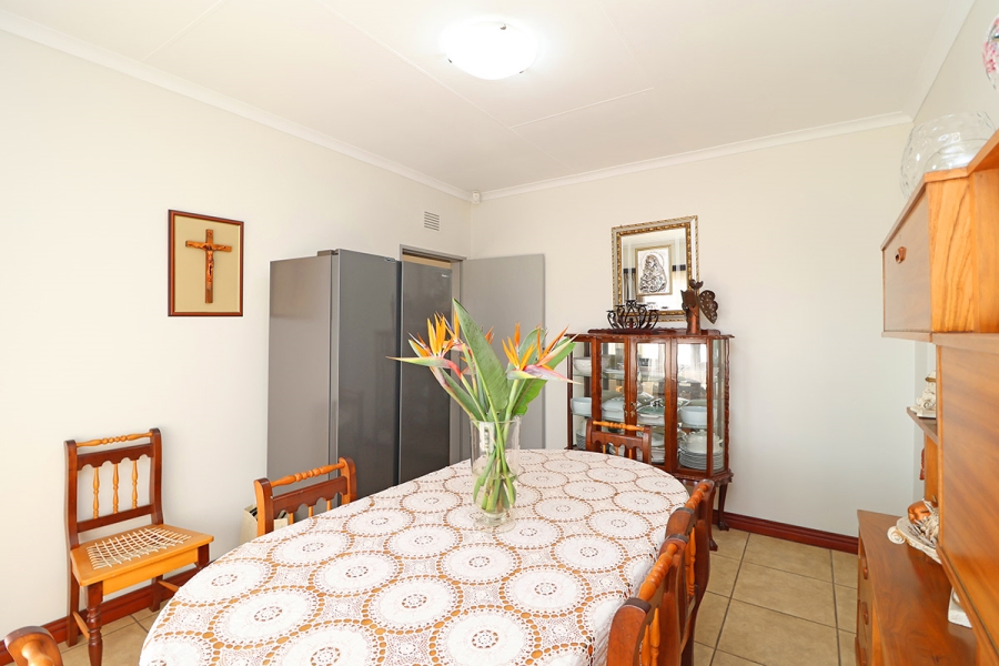 4 Bedroom Property for Sale in Helikonpark Gauteng