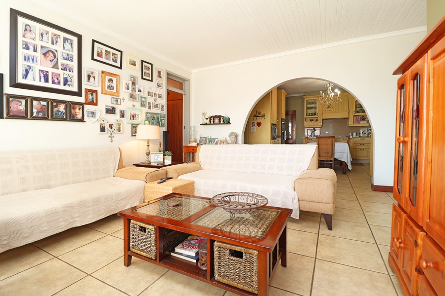 4 Bedroom Property for Sale in Helikonpark Gauteng