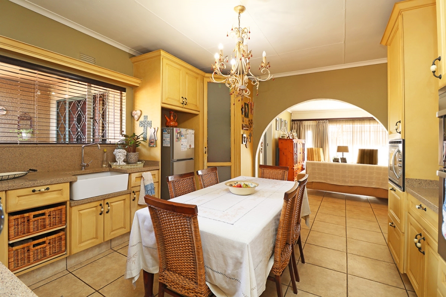 4 Bedroom Property for Sale in Helikonpark Gauteng