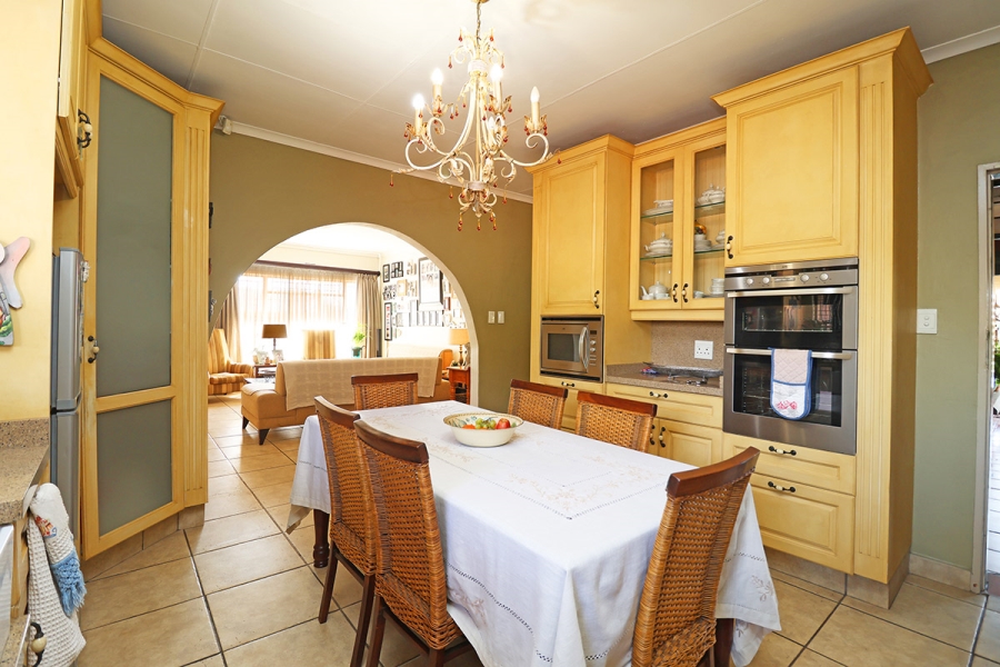 4 Bedroom Property for Sale in Helikonpark Gauteng