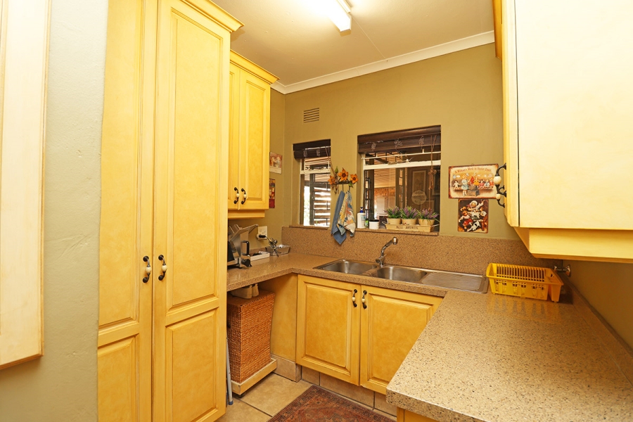 4 Bedroom Property for Sale in Helikonpark Gauteng