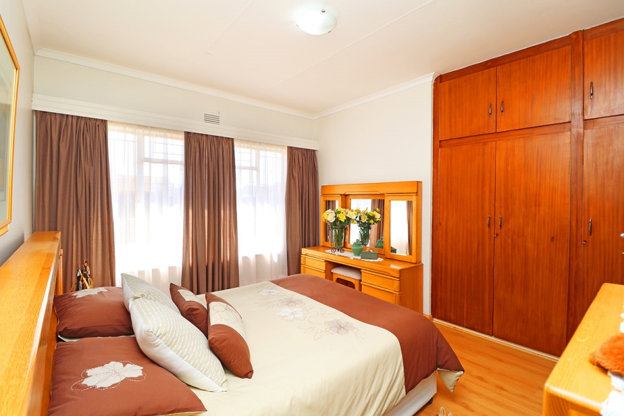 4 Bedroom Property for Sale in Helikonpark Gauteng