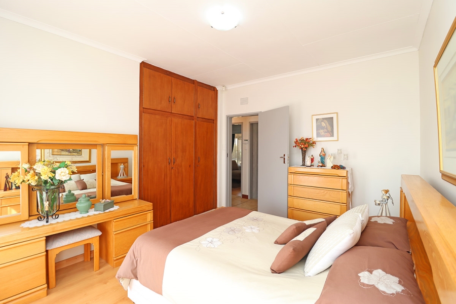 4 Bedroom Property for Sale in Helikonpark Gauteng