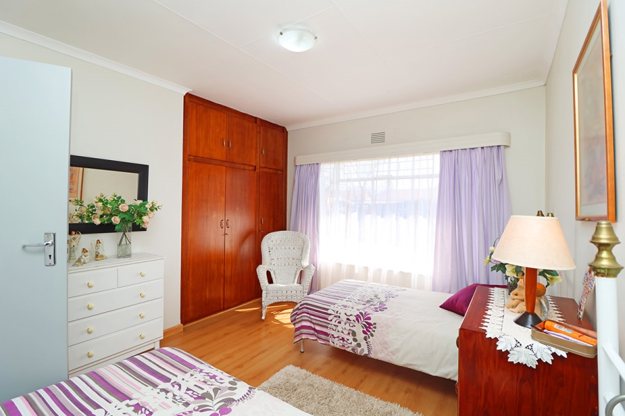 4 Bedroom Property for Sale in Helikonpark Gauteng