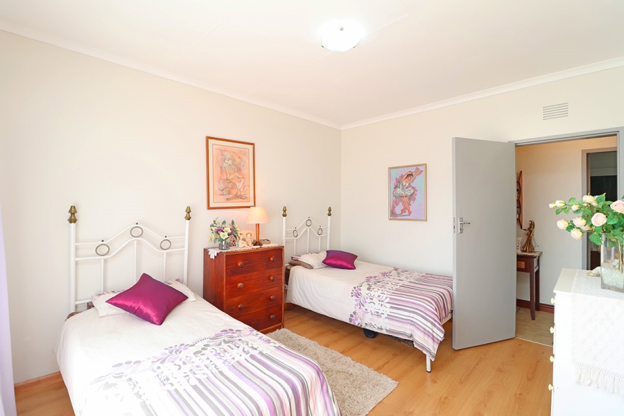 4 Bedroom Property for Sale in Helikonpark Gauteng