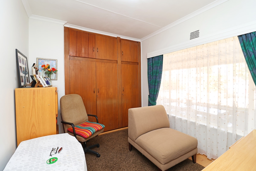 4 Bedroom Property for Sale in Helikonpark Gauteng