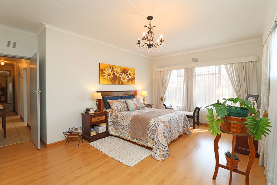 4 Bedroom Property for Sale in Helikonpark Gauteng