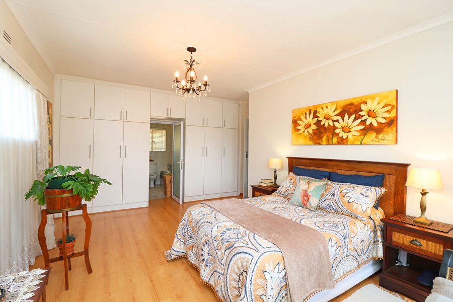 4 Bedroom Property for Sale in Helikonpark Gauteng