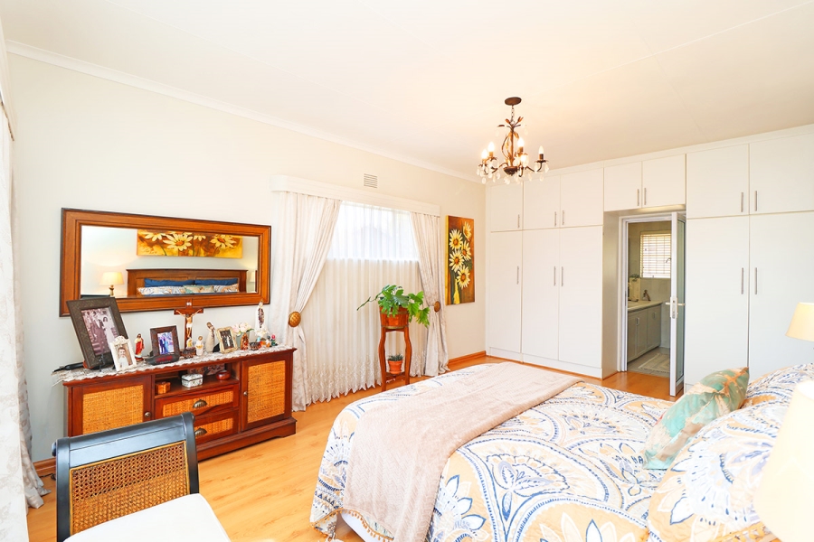 4 Bedroom Property for Sale in Helikonpark Gauteng