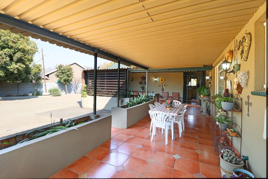 4 Bedroom Property for Sale in Helikonpark Gauteng