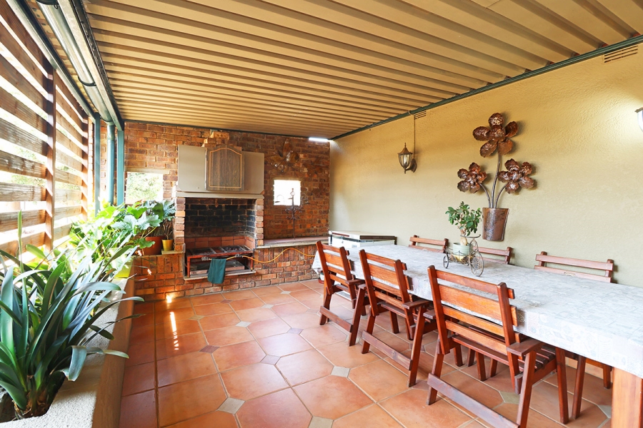 4 Bedroom Property for Sale in Helikonpark Gauteng