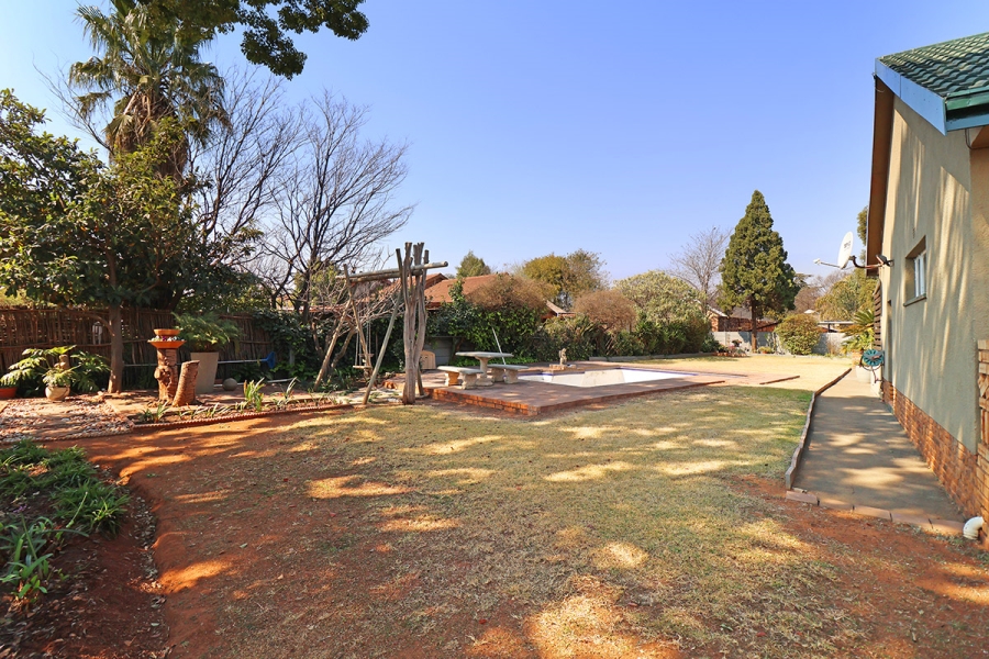 4 Bedroom Property for Sale in Helikonpark Gauteng