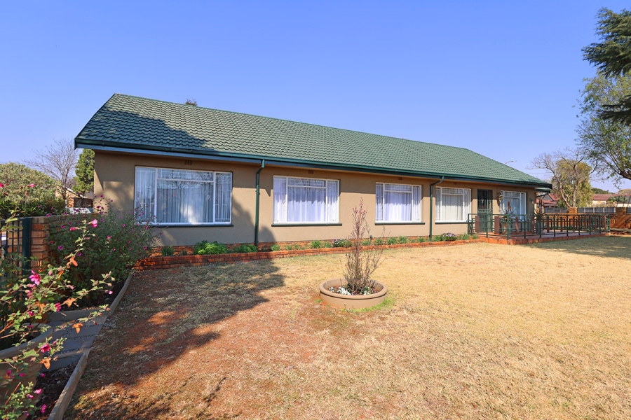 4 Bedroom Property for Sale in Helikonpark Gauteng