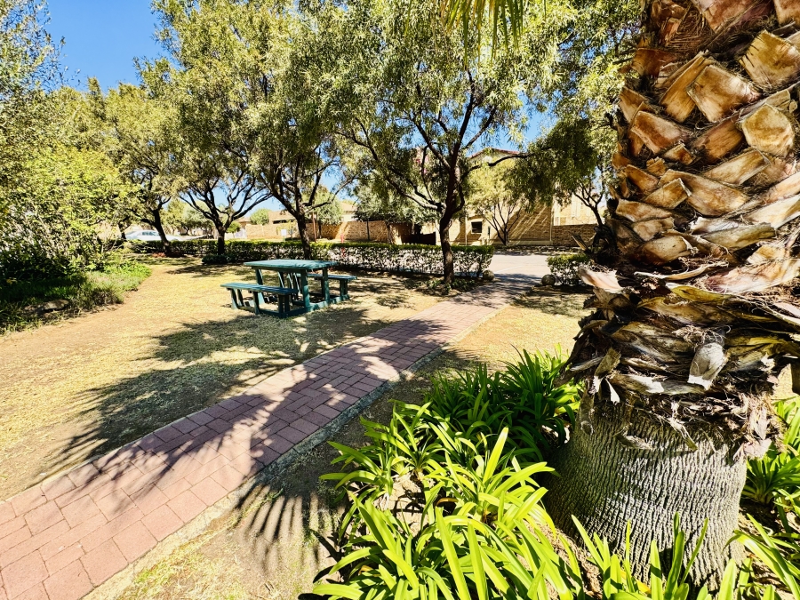 2 Bedroom Property for Sale in Maroeladal Gauteng