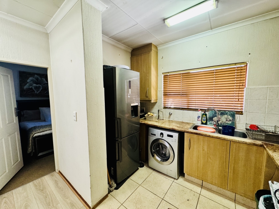 2 Bedroom Property for Sale in Maroeladal Gauteng