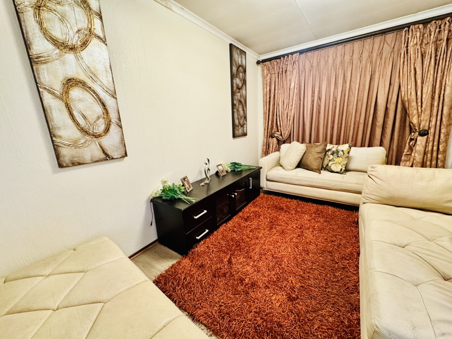 2 Bedroom Property for Sale in Maroeladal Gauteng
