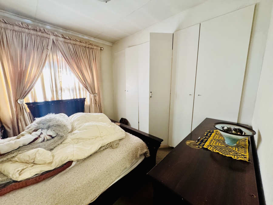 2 Bedroom Property for Sale in Maroeladal Gauteng