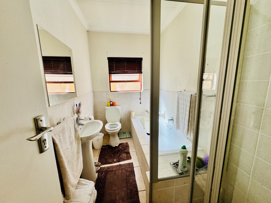 2 Bedroom Property for Sale in Maroeladal Gauteng
