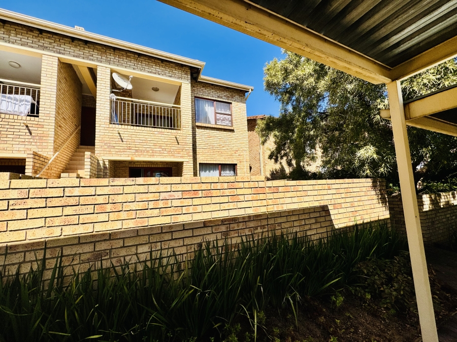 2 Bedroom Property for Sale in Maroeladal Gauteng