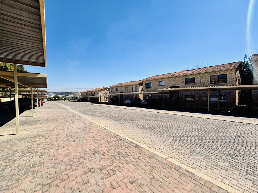 2 Bedroom Property for Sale in Maroeladal Gauteng