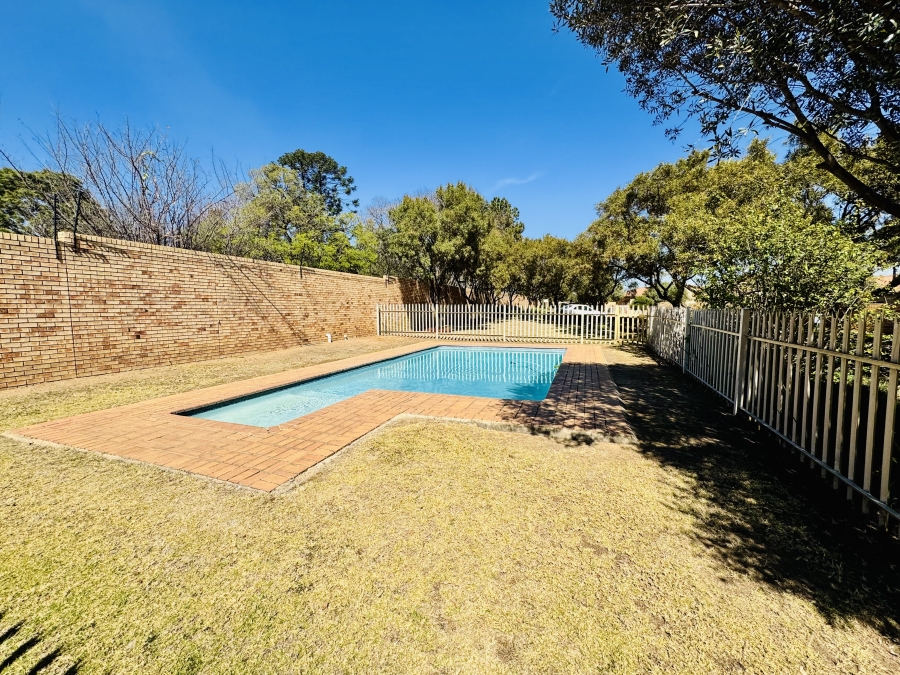 2 Bedroom Property for Sale in Maroeladal Gauteng