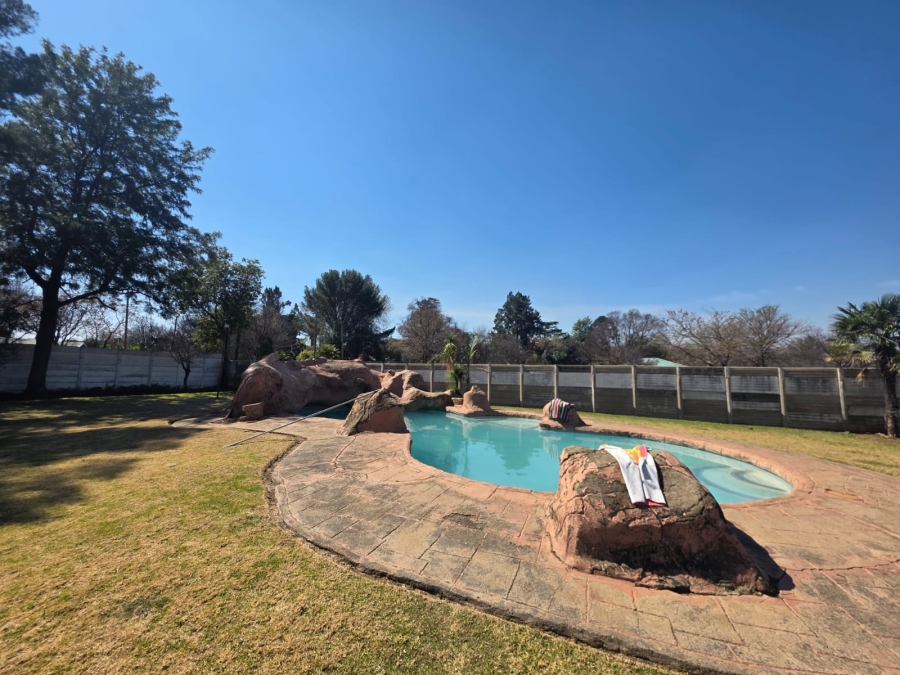 4 Bedroom Property for Sale in Mantevrede Gauteng