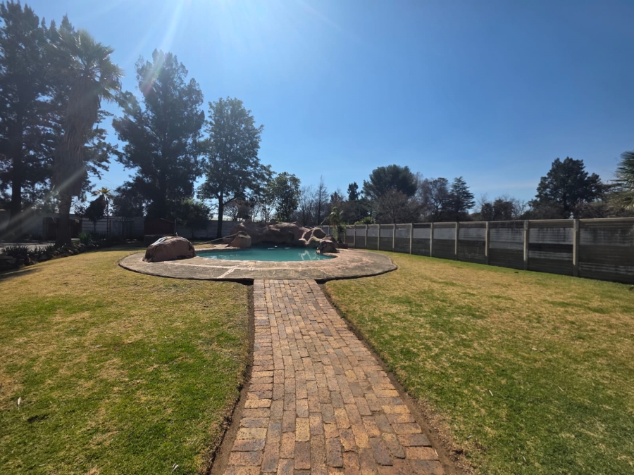4 Bedroom Property for Sale in Mantevrede Gauteng