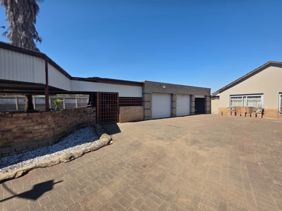 4 Bedroom Property for Sale in Mantevrede Gauteng