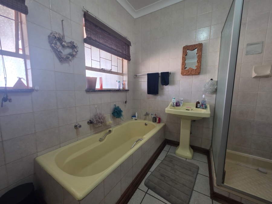 4 Bedroom Property for Sale in Mantevrede Gauteng