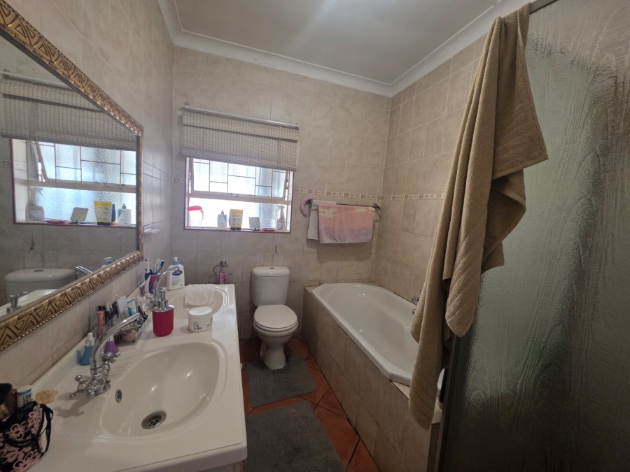 4 Bedroom Property for Sale in Mantevrede Gauteng
