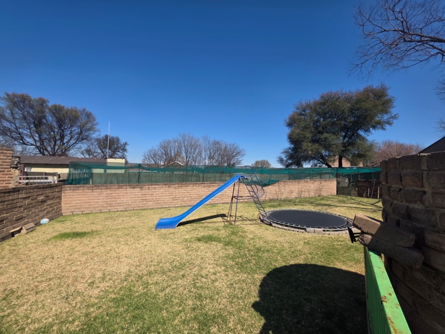 4 Bedroom Property for Sale in Mantevrede Gauteng