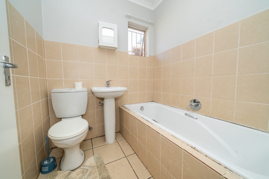 3 Bedroom Property for Sale in Helderwyk Gauteng
