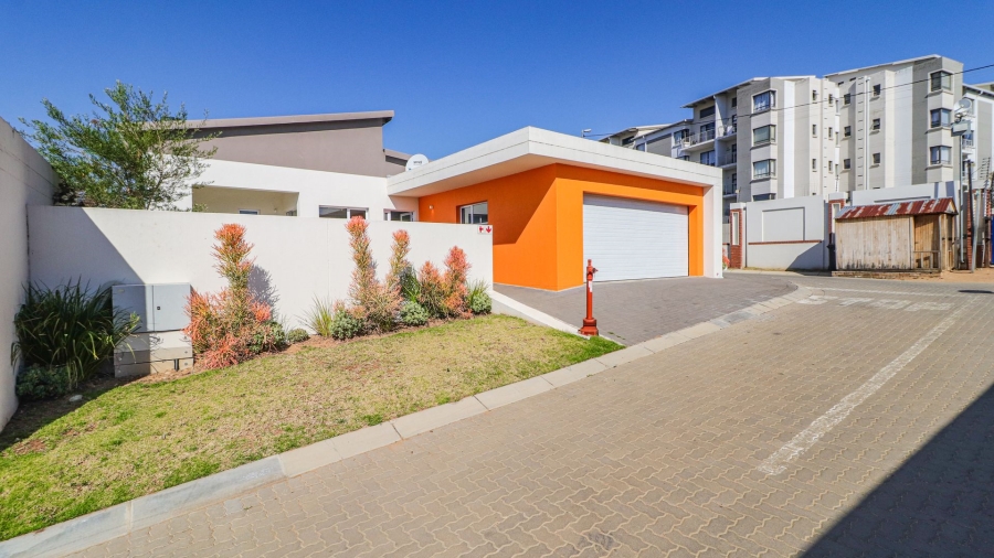 3 Bedroom Property for Sale in Broadacres Gauteng