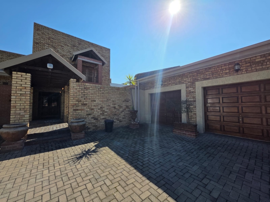 6 Bedroom Property for Sale in Vanderbijlpark SW 5 Gauteng