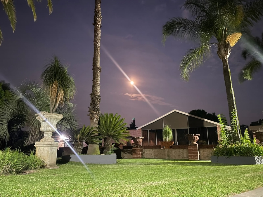 6 Bedroom Property for Sale in Vanderbijlpark SW 5 Gauteng