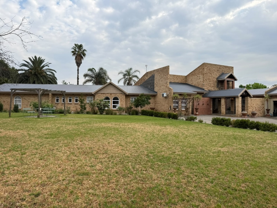 6 Bedroom Property for Sale in Vanderbijlpark SW 5 Gauteng