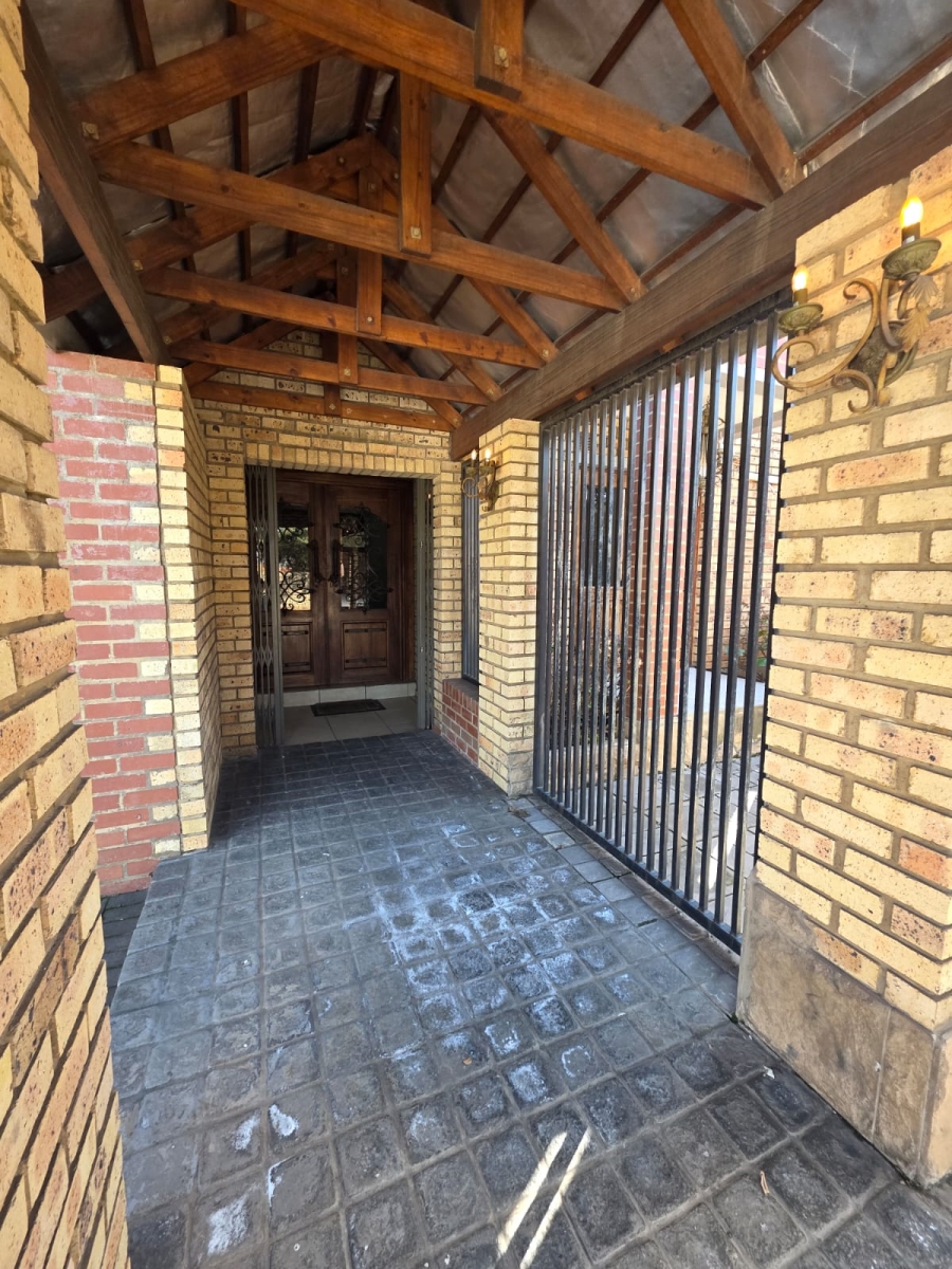 6 Bedroom Property for Sale in Vanderbijlpark SW 5 Gauteng
