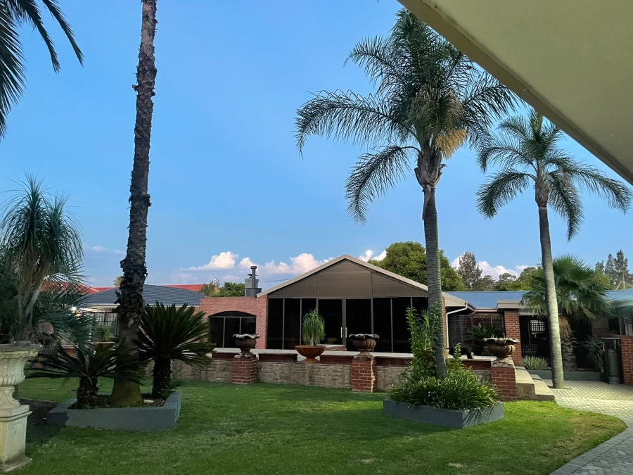 6 Bedroom Property for Sale in Vanderbijlpark SW 5 Gauteng