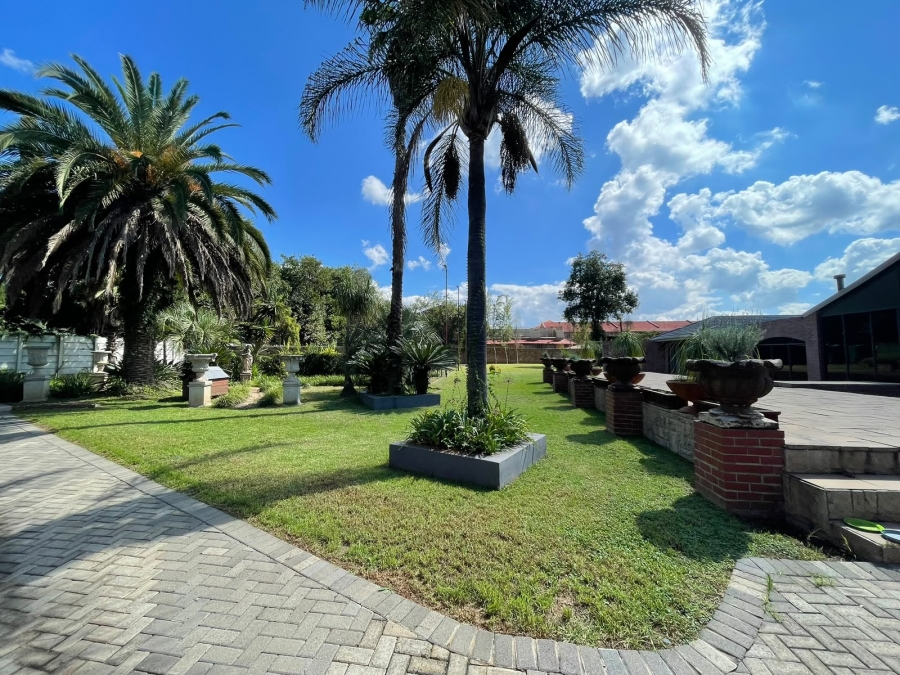 6 Bedroom Property for Sale in Vanderbijlpark SW 5 Gauteng