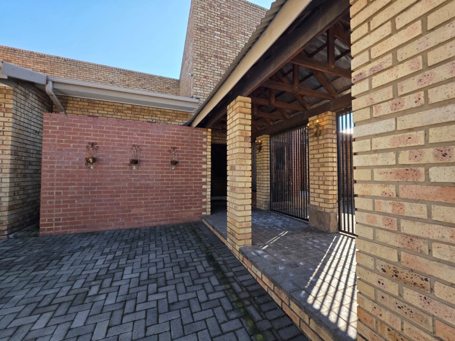6 Bedroom Property for Sale in Vanderbijlpark SW 5 Gauteng