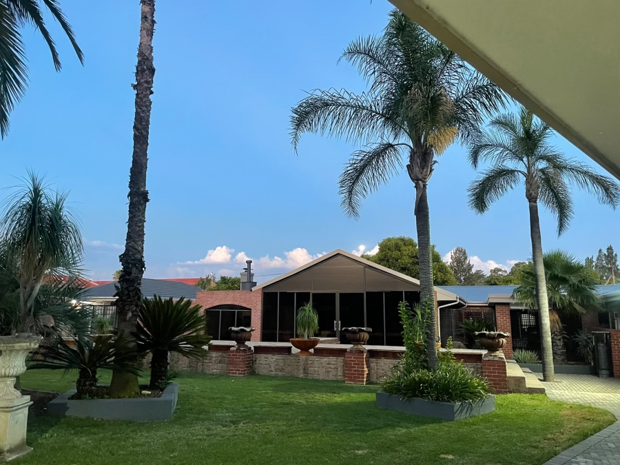 6 Bedroom Property for Sale in Vanderbijlpark SW 5 Gauteng