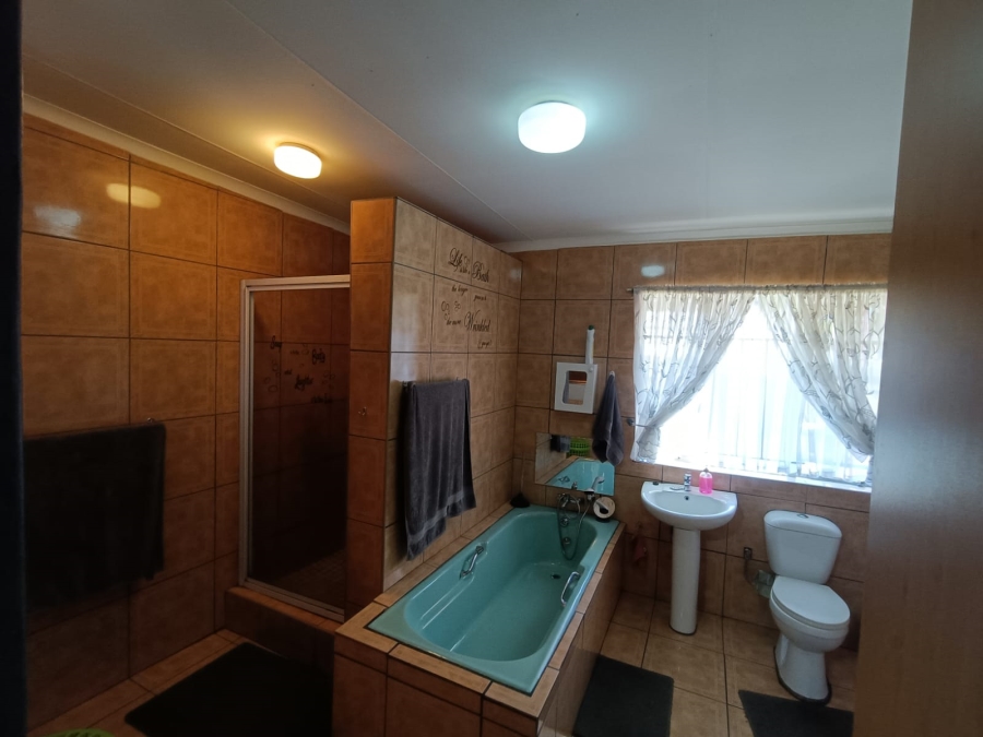 3 Bedroom Property for Sale in Vanderbijlpark CW 5 Gauteng