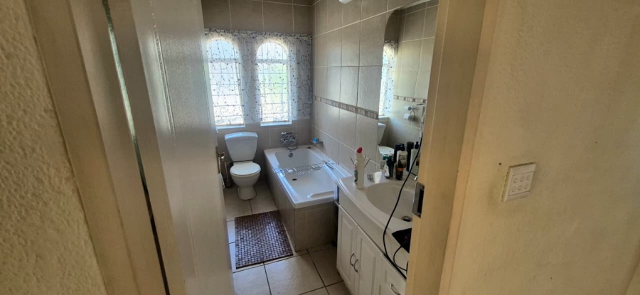 3 Bedroom Property for Sale in Glen Marais Gauteng